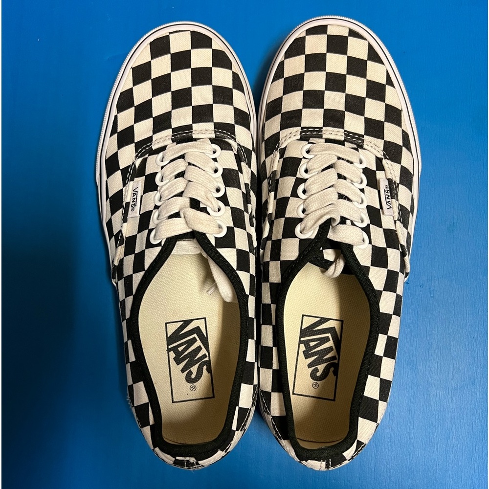 Vans Authentic classic checkboard saneaker
Size: M6.5 W8